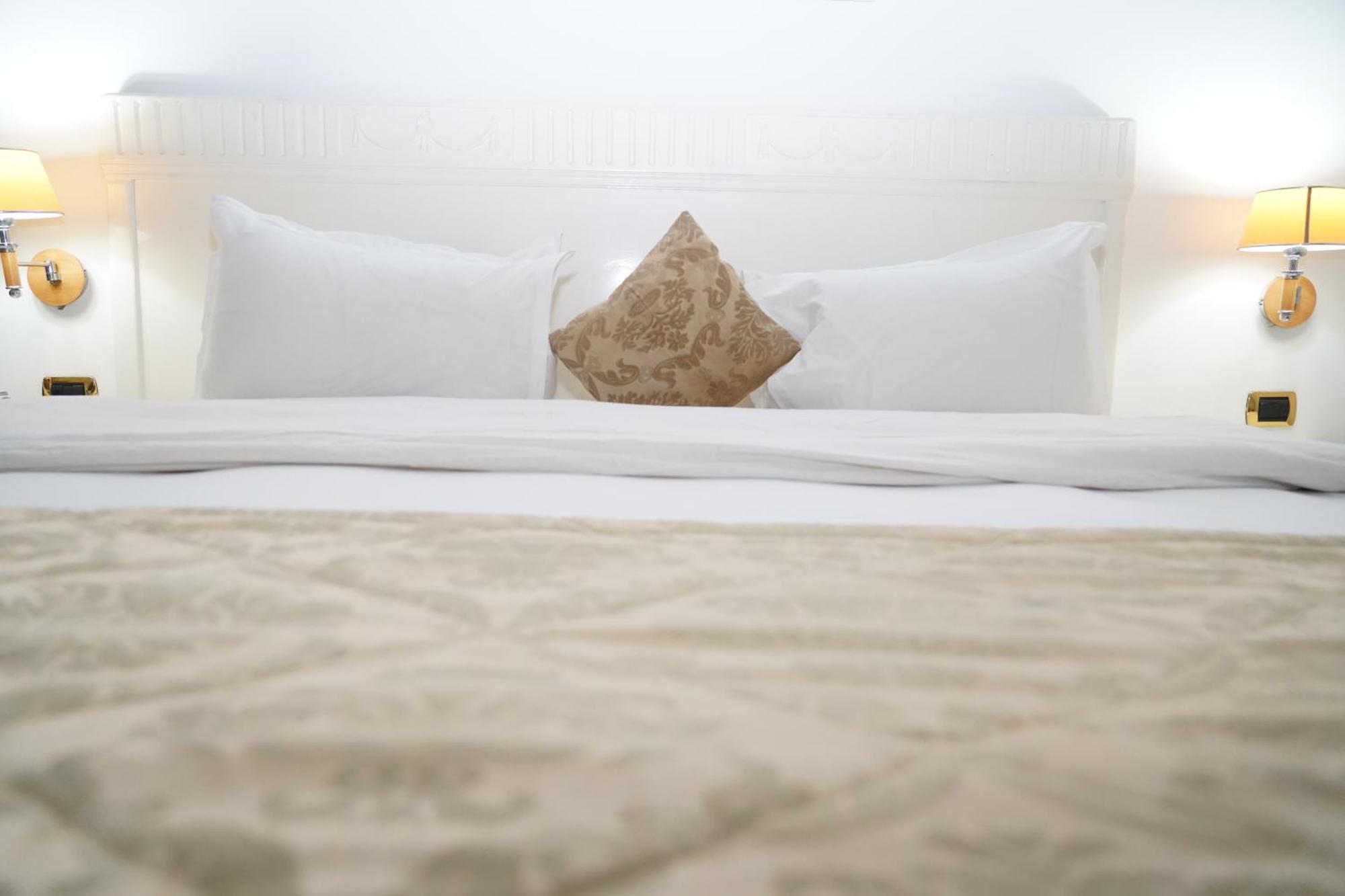 L'Amitie Hotel NʼDjamena Esterno foto