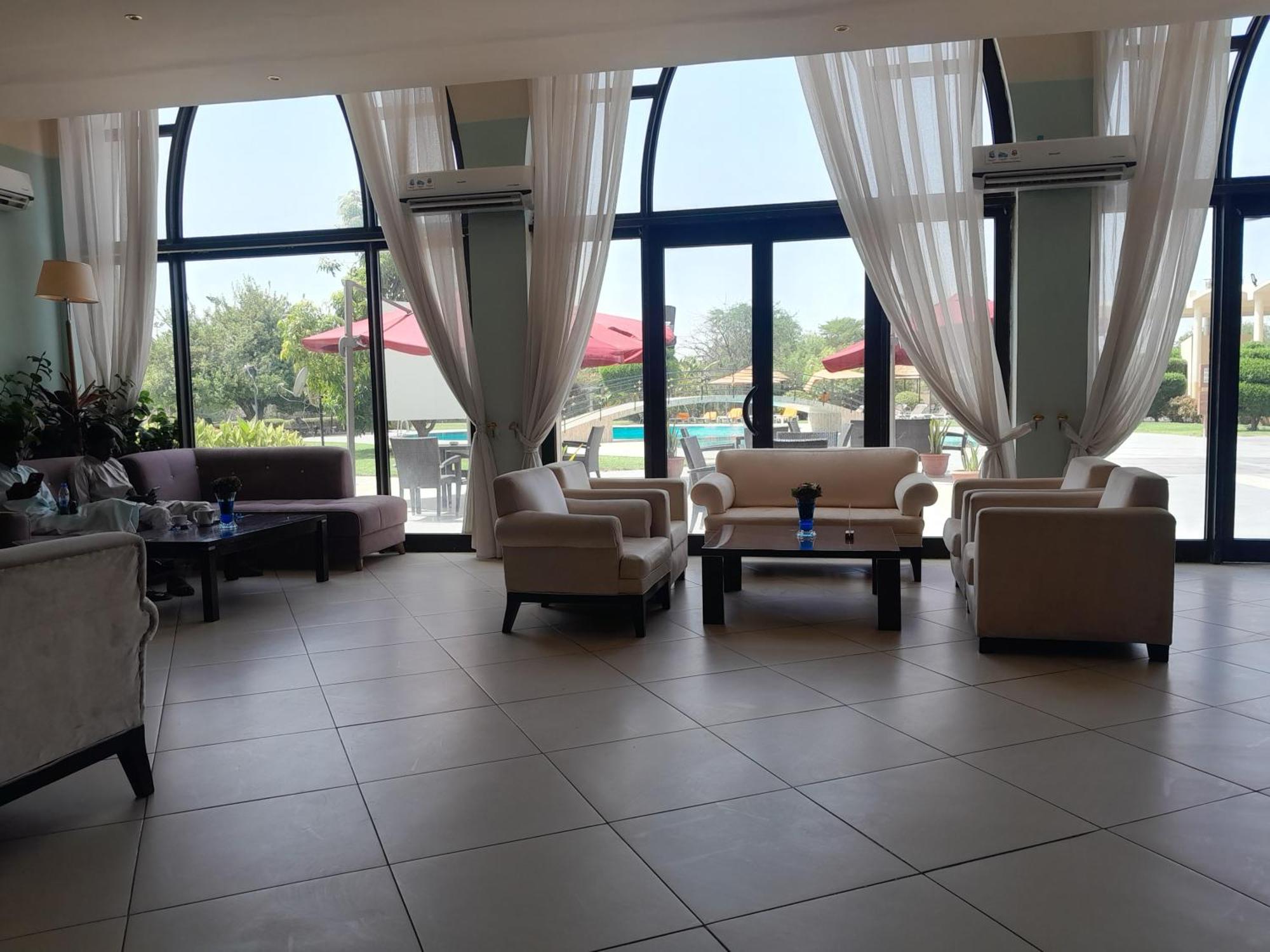 L'Amitie Hotel NʼDjamena Esterno foto