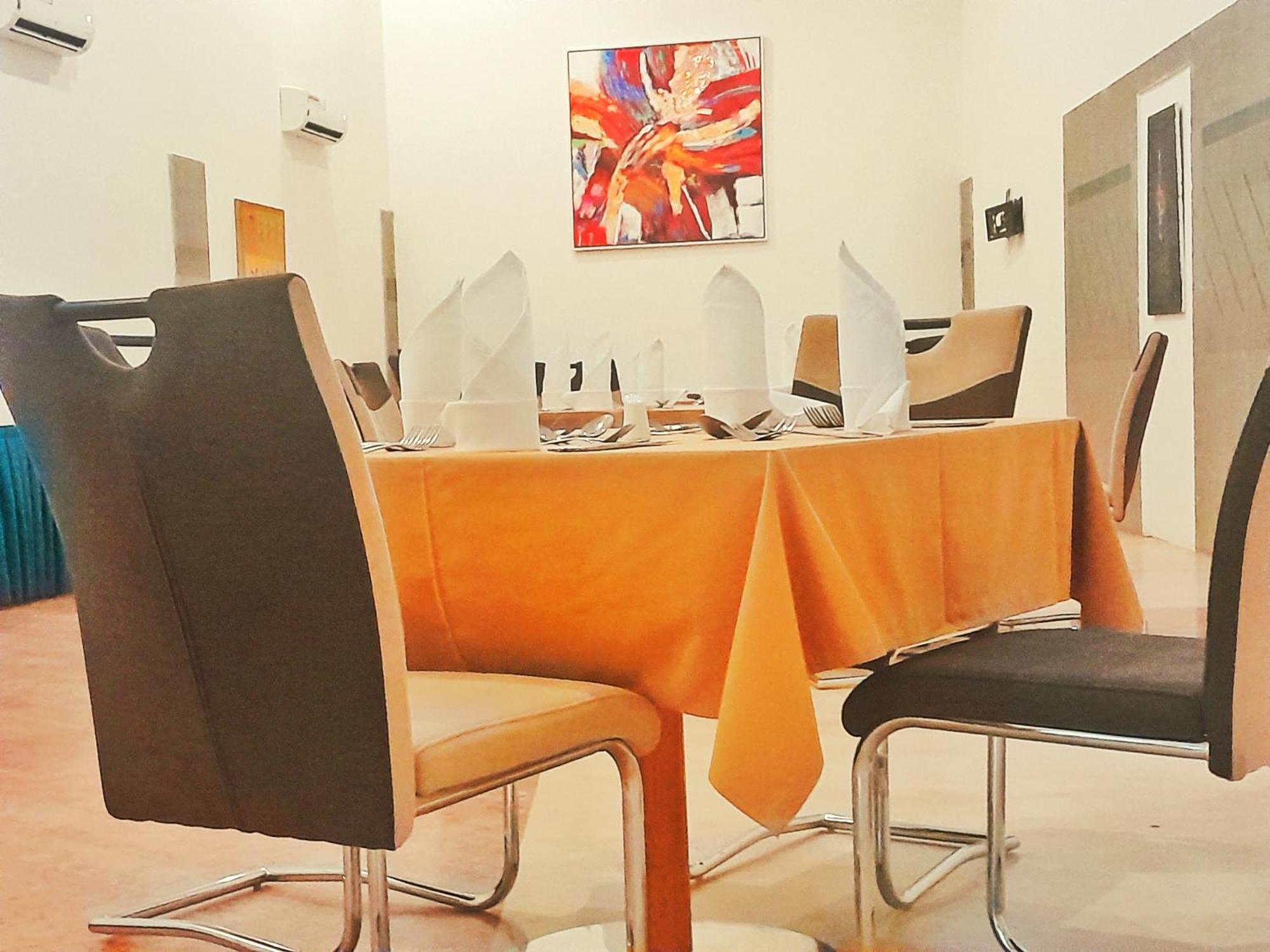 L'Amitie Hotel NʼDjamena Esterno foto