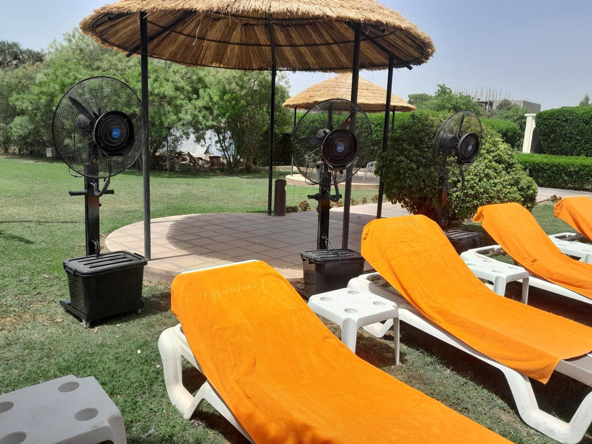 L'Amitie Hotel NʼDjamena Esterno foto