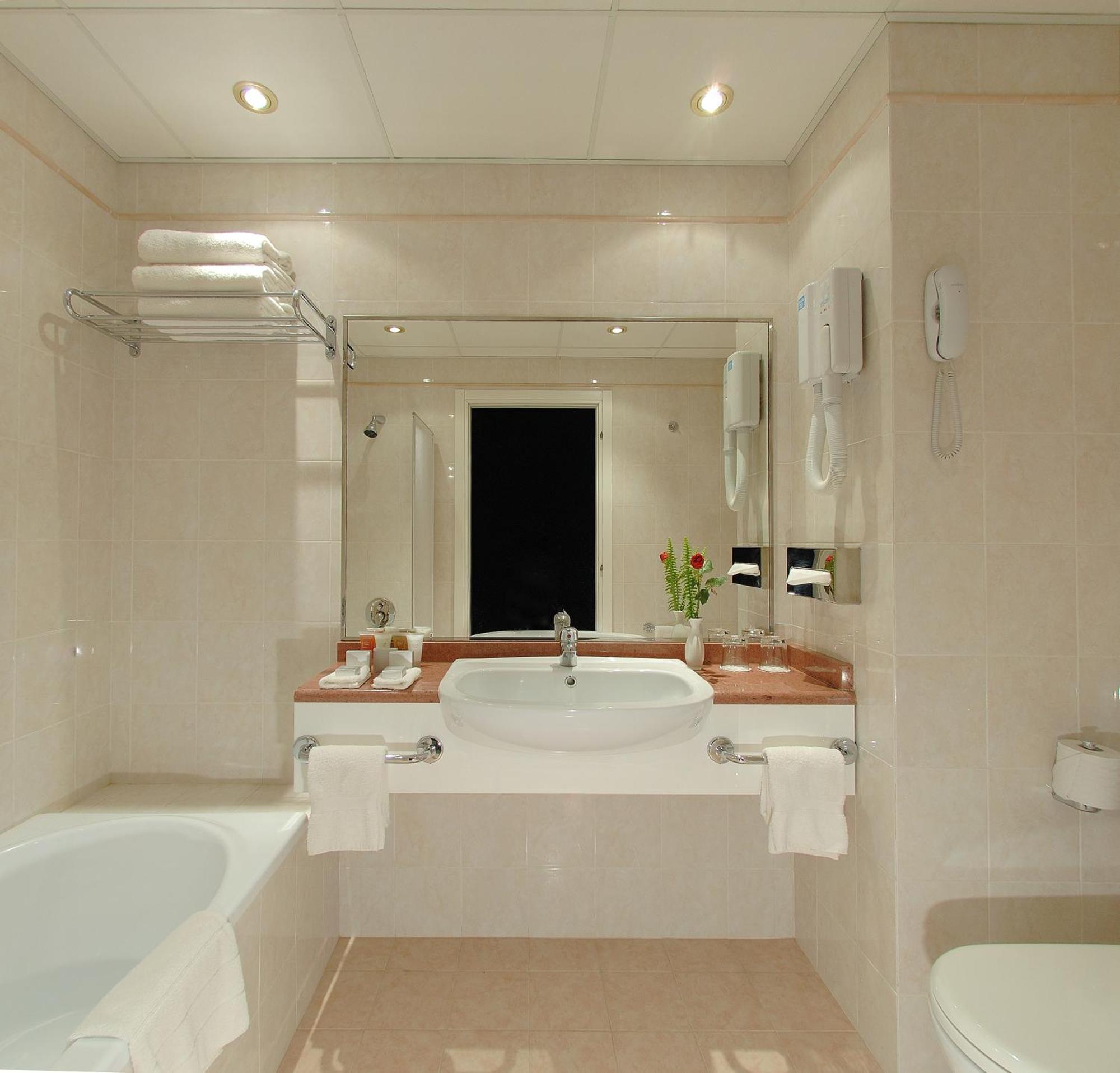 L'Amitie Hotel NʼDjamena Esterno foto